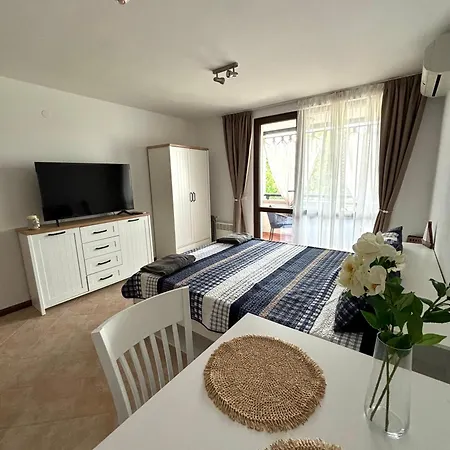 Oasis Premium アパート